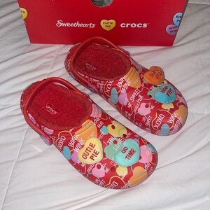Crocs x Sweethearts Valentine Fur Lined Plush Pink.